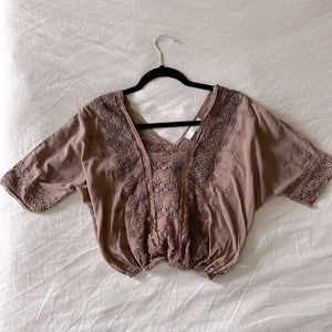 Lucky Brand cropped top with cute lace detail. Size xs.
